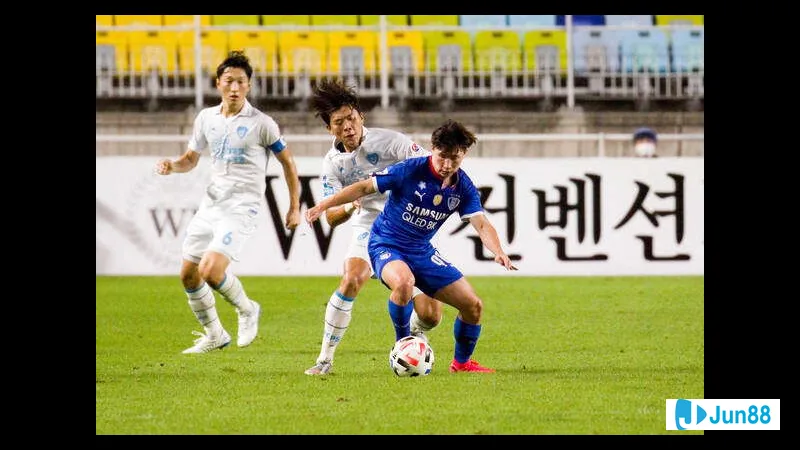 Trận đấu giữa Busan IPark và Suwon Bluewings diễn ra tại sân Trận đấu giữa Busan IPark và Suwon Bluewings diễn ra tại sân