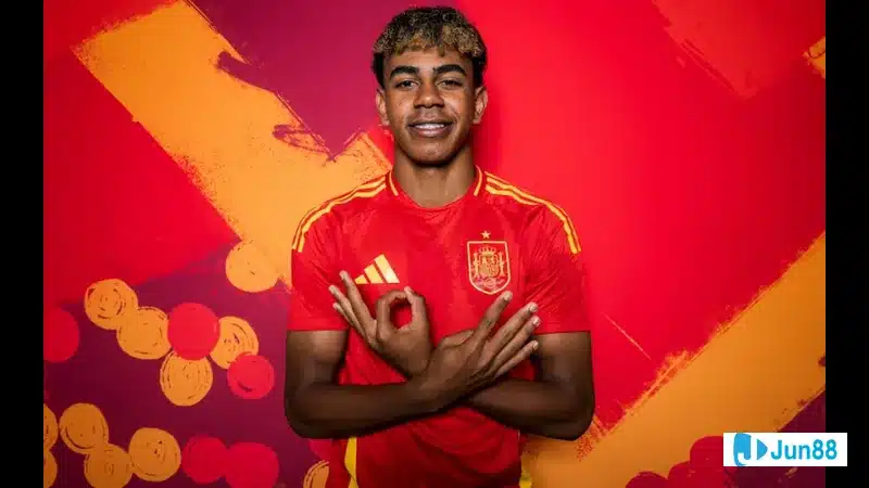 Lamine Yamal trong màu áo đội bóng nổi bật trong tin tức chuyển Lamine Yamal trong màu áo đội bóng nổi bật trong tin tức chuyển