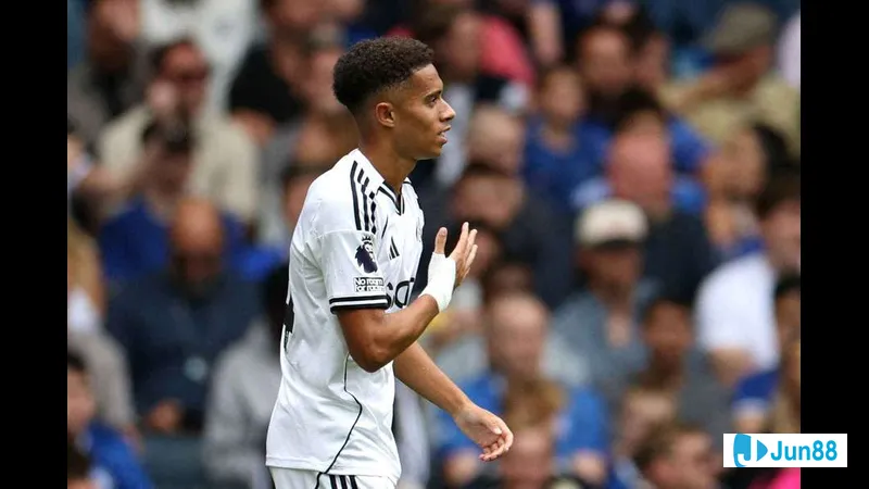 Bức ảnh trận đấu giữa Nordia Jerusalem và Shimshon Tel Aviv, với cầu thủ bắt bóng trước khung thành. Bức ảnh trận đấu giữa Nordia Jerusalem và Shimshon Tel Aviv, với cầu thủ bắt bóng trước…